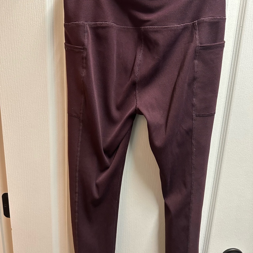 Rebook women's Plum High-Waisted Leggings size L/ NWOT 996 - Picture 2 of 2